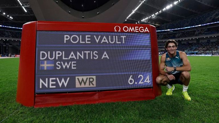 Armand Duplantis sets new pole vault world record at 6.24 meters