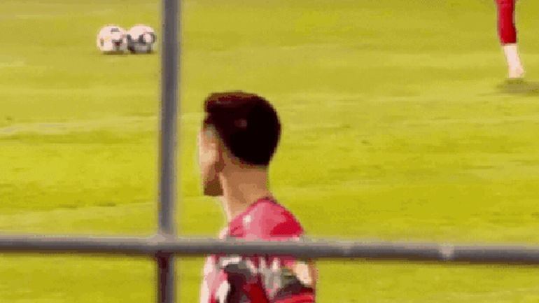 Bí mật đằng sau hành động đáng yêu của Độ Mixi tại sự kiện bóng đá