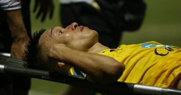 Sự kiện đầy kịch tính trên sân cỏ: Chấn thương của cầu thủ và chiến thắng của CLB Thanh Hóa