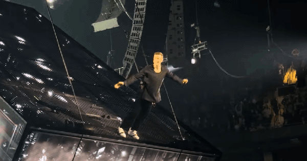 Sân Khấu Bay Hoành Tráng của Justin Timberlake: Đỉnh Cao Của Nghệ Thuật Biểu Diễn