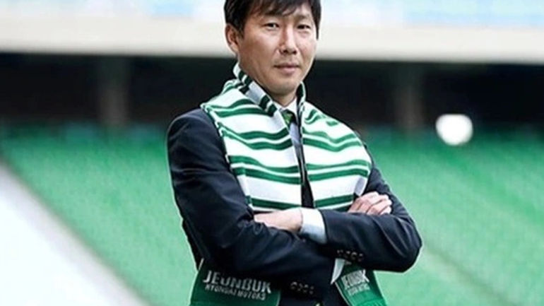 Sự Hồi Sinh của Bóng Đá Việt Nam: HLV Kim Sang-sik và Cơ Hội Mới