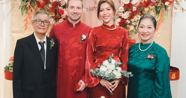 Hành Trình Hạnh Phúc của Minh Tú: Khoảnh Khắc Đầy Xúc Động bên Người Cha Quá Cố