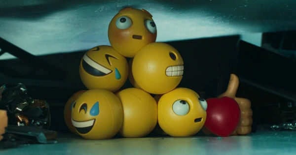 Sự Sáng Tạo và Phản Ứng Của Cộng Đồng: Câu Chuyện Đằng Sau Đoạn Quảng Cáo iPad của Apple