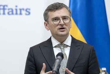 Ukraine's Foreign Minister Attributes Battlefield Challenges to Lack of Support