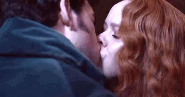 Bridgerton 3: Chuyện Tình Cặp Đôi Lệch Chiều Cao 28cm Gây Sốt