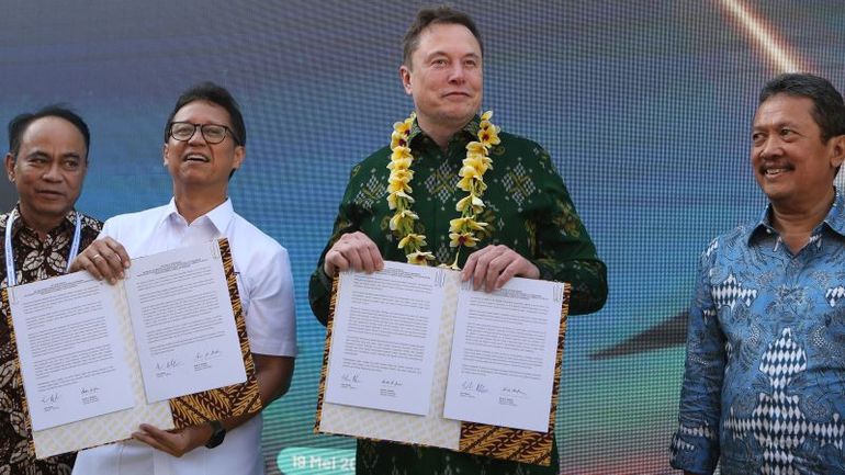 Elon Musk introduces SpaceX's satellite internet service to improve healthcare in Indonesia