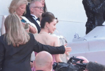 Sự Kiện Cannes 2024: Yoona - Mỹ Nhân Kbiz Gây Chú Ý trên Thảm Đỏ