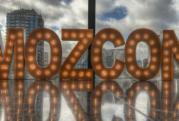 Giới Thiệu Công Cụ AI SEO và Kế Hoạch API Hấp Dẫn tại MozCon 2024