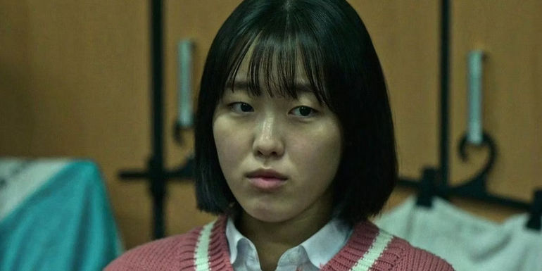 A closeup of Hyo-ryeong in All of Us Are Dead