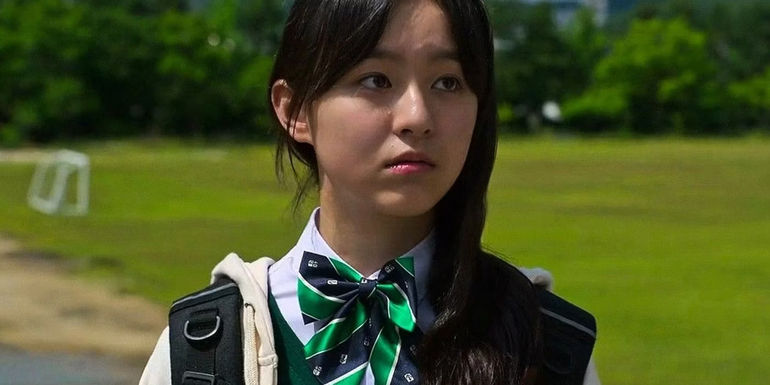 On-jo arriving at the school in All of Us Are Dead