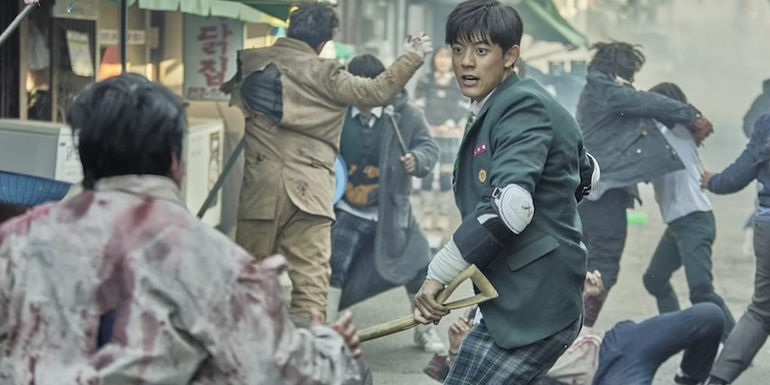 Su-hyeok fighting zombies in All of Us Are Dead