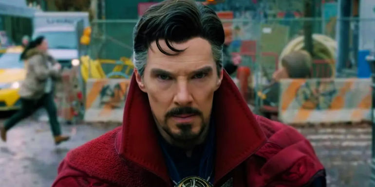 Benedict Cumberbatch's Doctor Strange looking determined at the viewer in the street in Avengers Infinity War