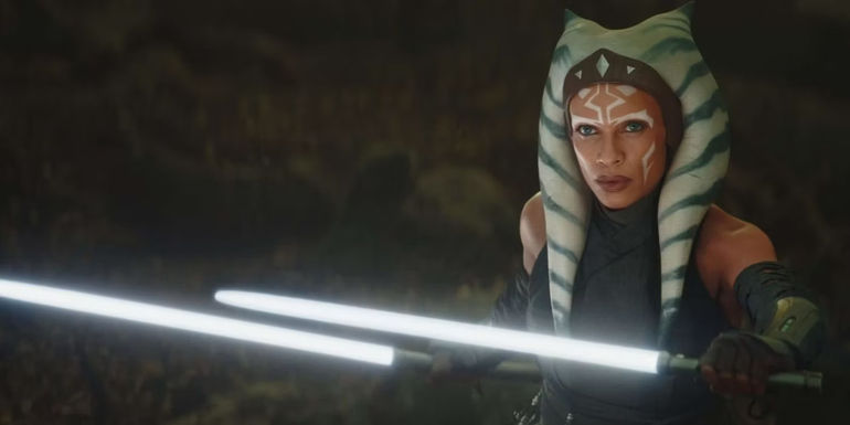 Ahsoka wielding white-bladed lightsabers.