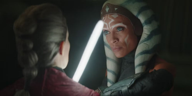 Ahsoka_holds_a_lightsaber_to_the_magistrate_in_The_Mandalorian