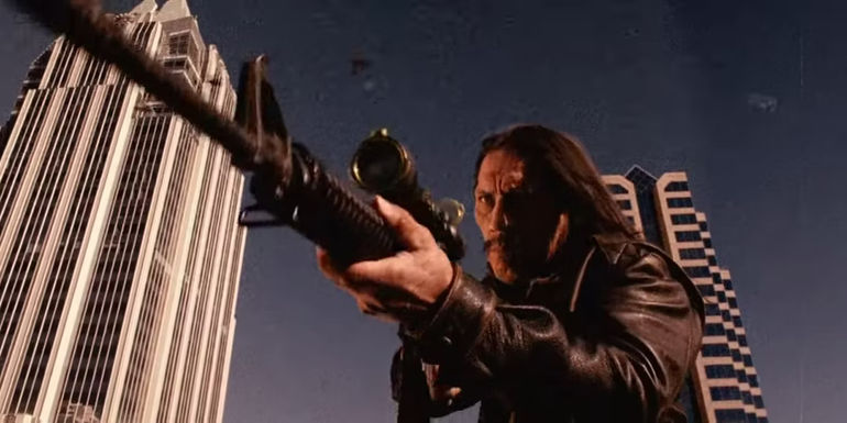 Machete aiming a big gun