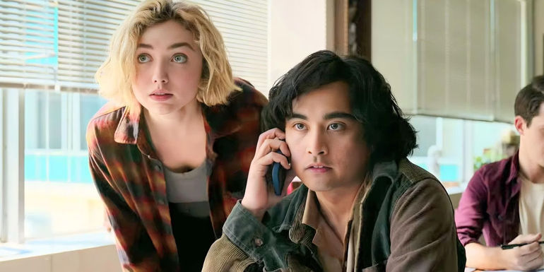 Maddie stands over Simon's shoulder while he's on the phone in School Spirits