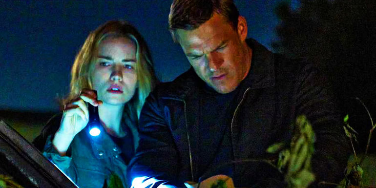 Alan Ritchson's Jack Reacher and Willa Fitzgerald's Roscoe Conklin in Reacher