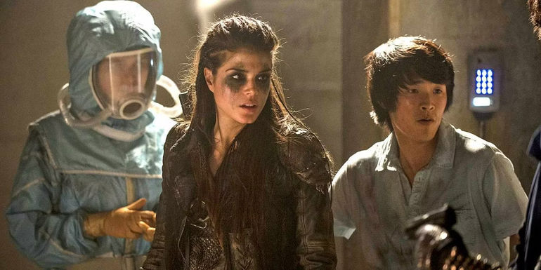 Octavia surrounded by Mountain Men in The 100 season 2 finale.