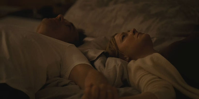 Tom Wambsgans (Matthew Mcfadyen) and Shiv Roy (Sarah Snook) lying on a bed together in Succession