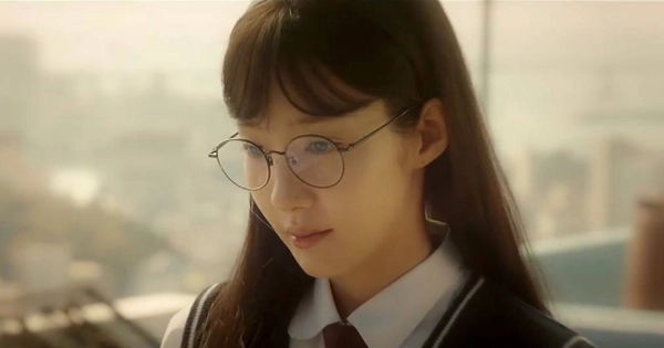 Mỹ nhân 38 tuổi vẫn lột xác thành học sinh đóng vai đỉnh, không khác gì 17 năm trước