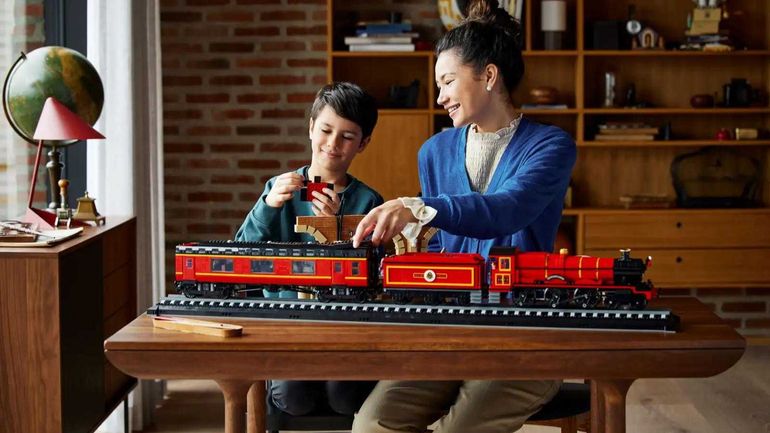 LEGO Harry Potter Hogwarts Express - Collectors' Edition: A Magical Journey