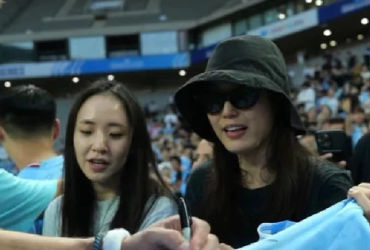 Cặp đôi 'gặp nhau đúng lúc' - Jeon Ji Hyun và chồng sống hạnh phúc như cổ tích