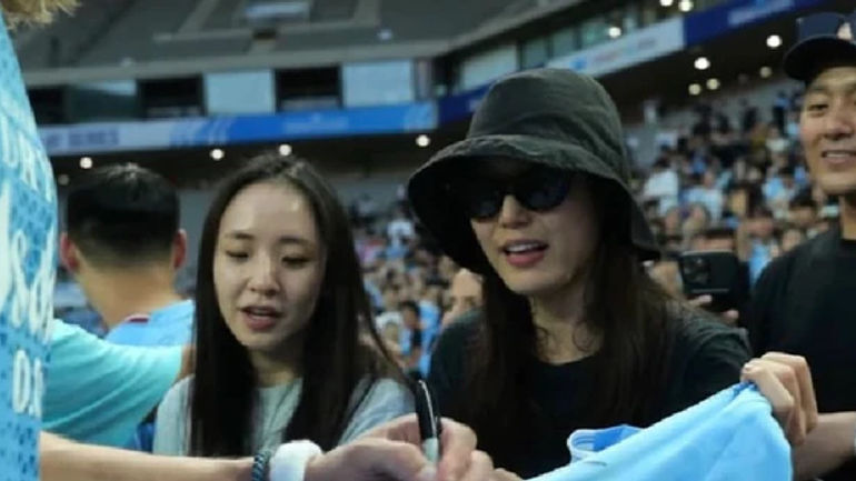 Cặp đôi 'gặp nhau đúng lúc' - Jeon Ji Hyun và chồng sống hạnh phúc như cổ tích