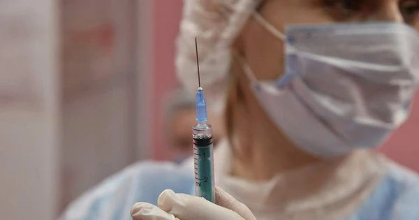 Đám mây u ám: Báo WHO cao trống báo động vi-rút corona mới có khả năng hoành hành khắp thế giới