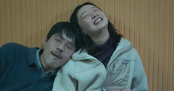 Làn sóng tẩy chay một cặp đôi vàng khiến phim dở toàn diện chấm 1 sao - Bạn sẽ không tin vào lí do!