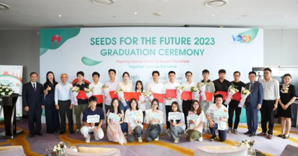 Huawei Việt Nam vinh danh 4 tài năng trẻ Việt xuất sắc cho Cuộc thi Quốc tế Tương lai 2023