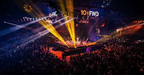 Hoàng Thùy Linh, HIEUTHUHAI, MONO, Anh Tú… 'khuynh đảo' khán giả với màn trình diễn cháy hết mình tại FWD Music Fest 2023