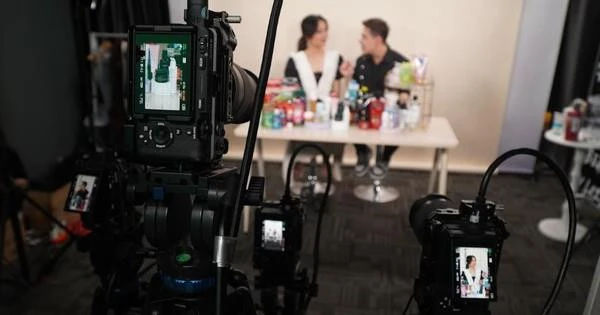 Bật mí: Livestream bán hàng 'hủy diệt' thị trường - 14000 lít bia, 14 tấn sữa bột tiêu thụ nhanh chóng chỉ trong 2 giờ!