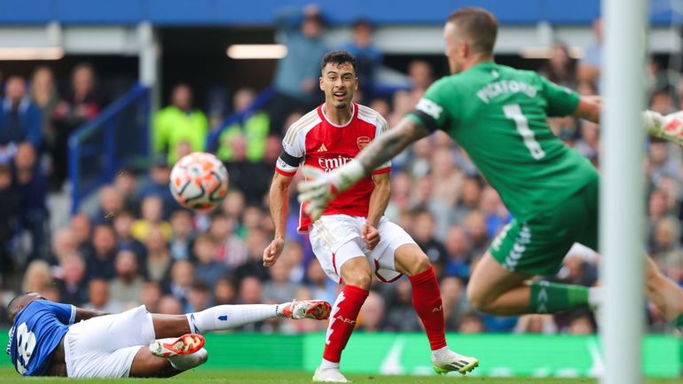 Controversial VAR Decision: The Real Story behind Gabriel Martinelli's Disallowed Goal at Everton, According to Ref Watch Expert Dermot Gallagher