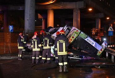 Tragic Accident Claims Lives of 21 Passengers in Devastating Bus Crash near Venice