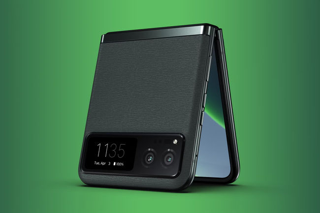 Unveiling Moto Razr: The Ultimate Foldable Innovation at an Unbeatable Price in North America!