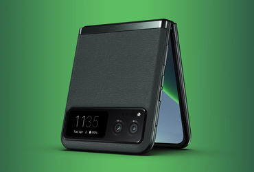 Unveiling Moto Razr: The Ultimate Foldable Innovation at an Unbeatable Price in North America!
