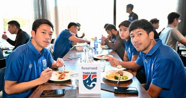 Cầu thủ bị sở khanh, CĐV nổi giận với Liên đoàn bóng đá Thái Lan