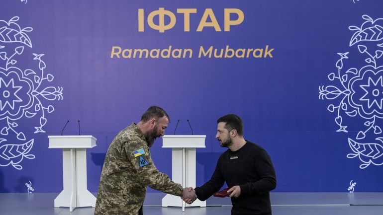 President Zelensky's Heartwarming Iftar Celebration Honors Muslim Soldiers in a Remarkable Display of Respect