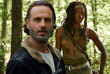 Rick Grimes Strikes a Powerful Pose in Dark Battle Attire on The Walking Dead: The Ones Who Live Poster