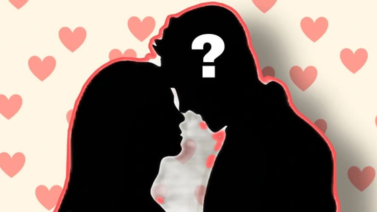 Showbiz Việt xuất hiện cặp đôi nổi bật: Bị nghi ngờ về hành động tình tứ, công khai hôn nhau trên sân khấu