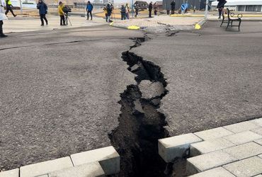 Perceiving Iceland's Stunning Beauty: A Constant Risk