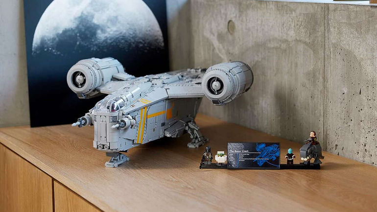 Unbelievable Price Drop on Mandalorian Razor Crest Lego Set, Includes Bonus Holiday Sets!