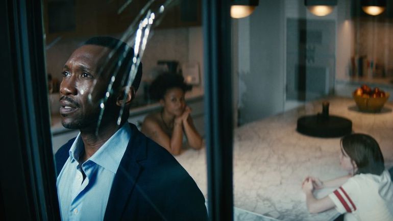 Leaving the World Behind: An Electrifying Encounter with Mr Robot-Inspired Paranoia