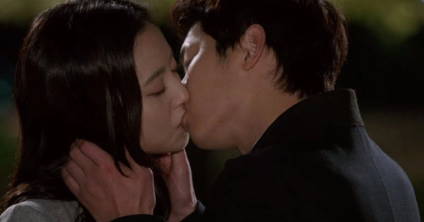 Mỹ nhân lãng quên trong thời gian: Một năm vất vả, từ vụ kiện đến scandal tình ái với đồng nghiệp