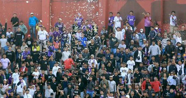 Trọng tài gian lận, người hâm mộ Indonesia hỗn loạn