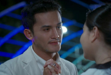 Thêm vào danh sách tổng tài hoàn hảo đốn tim khán giả với nhan sắc và ánh mắt cuốn hút