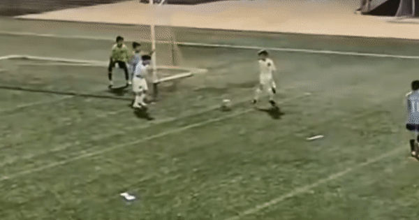 Con trai Messi ghi 3 bàn trong một trận đấu, kỹ năng và động tác đỉnh cao giống hệt bố