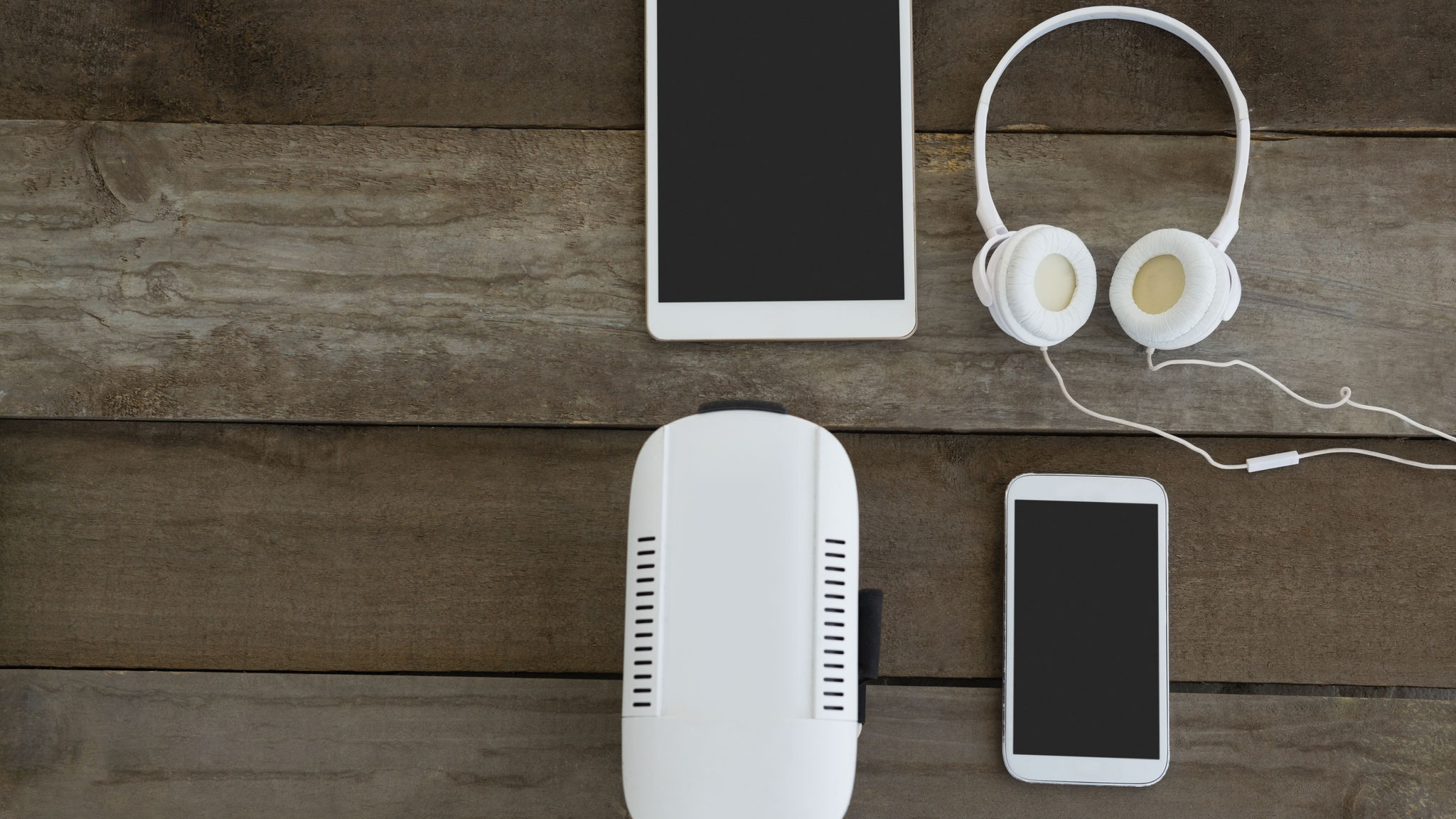 Different gadgets on a table 