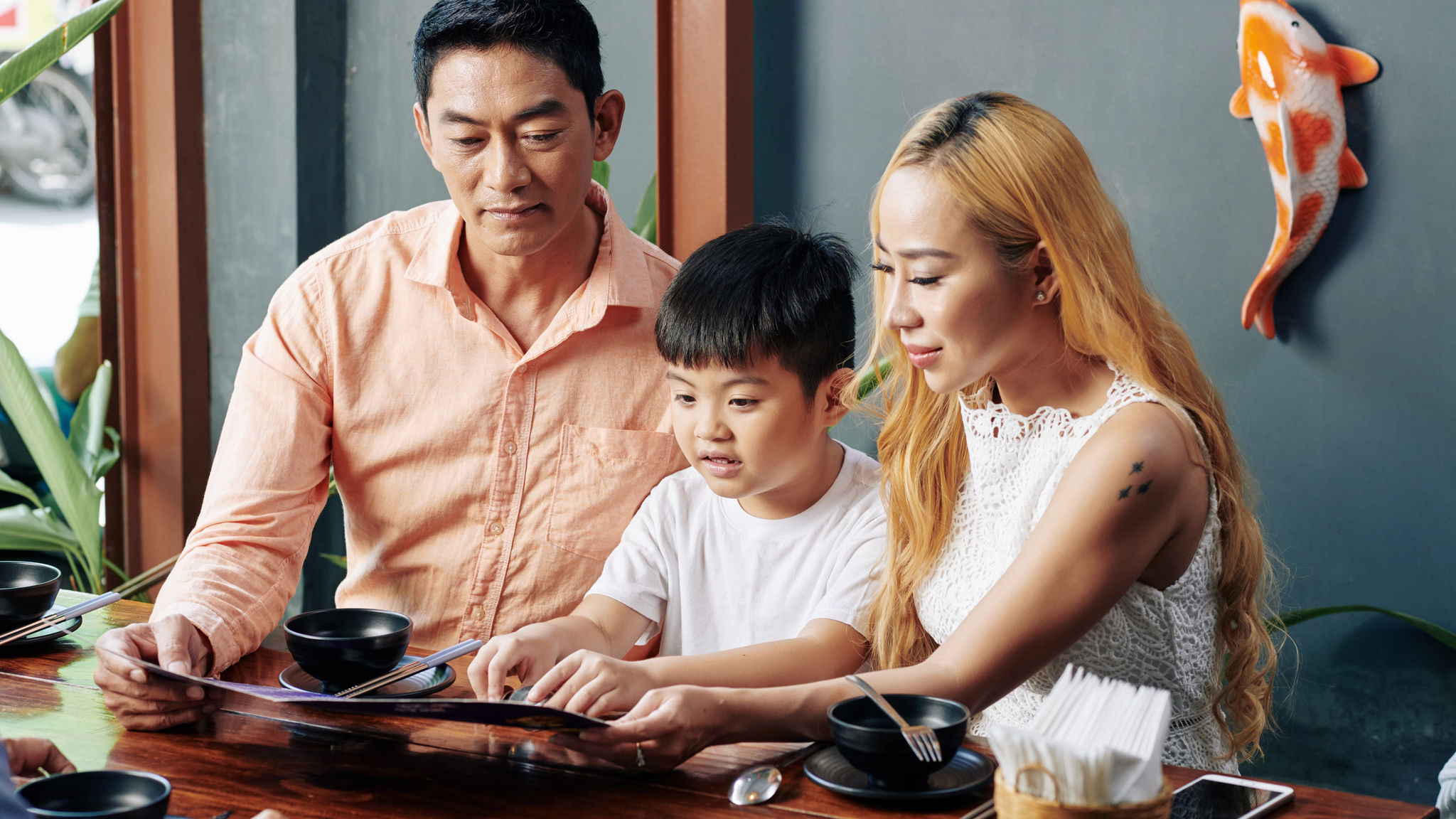 Family reading menu card 