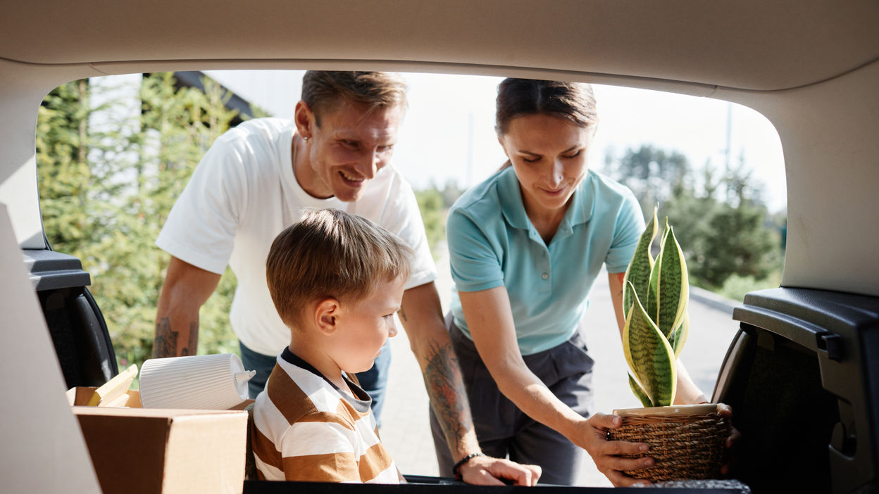 family-loading-boxes-in-car-2022-04-12-23-05-33-utc